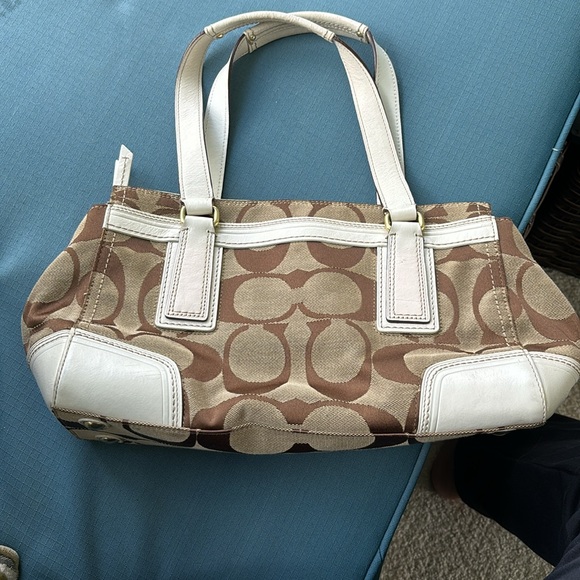Coach purse - Picture 3 of 7